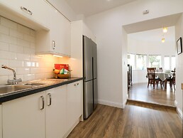 11 Cove View Apartments