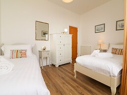 11 Cove View Apartments