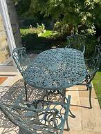 Immaculate 1-bed Studio With Outside Patio