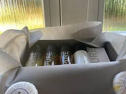 Immaculate 1-bed Studio With Outside Patio