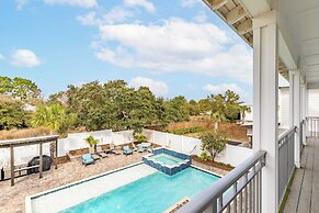 Destin Oasis by Avantstay Outdoor Kitchen, Game Room & Pool!