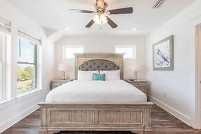 Destin Oasis by Avantstay Outdoor Kitchen, Game Room & Pool!