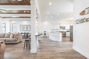 Destin Oasis by Avantstay Outdoor Kitchen, Game Room & Pool!