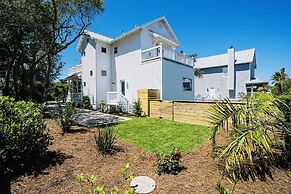 Magnolia Charms by Avantstay 2 Mins TO Beach Pet Friendly, BBQ & Balco