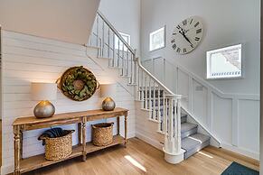 Magnolia Charms by Avantstay 2 Mins TO Beach Pet Friendly, BBQ & Balco