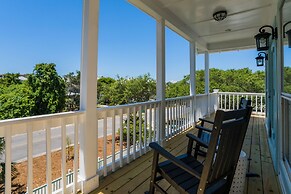 Magnolia Charms by Avantstay 2 Mins TO Beach Pet Friendly, BBQ & Balco