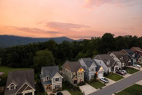 Sweetgum by Avantstay Black Mountain Retreat w/ Covered Deck