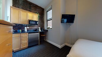 Maverick Suites at 400 Columbus Ave