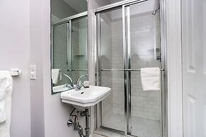 Maverick Suites at 400 Columbus Ave