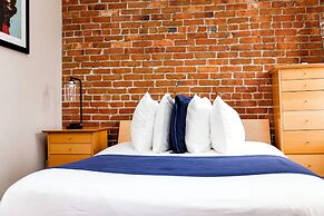 Maverick Suites at 400 Columbus Ave