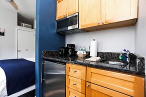 Maverick Suites at 400 Columbus Ave