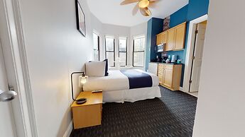 Maverick Suites at 400 Columbus Ave