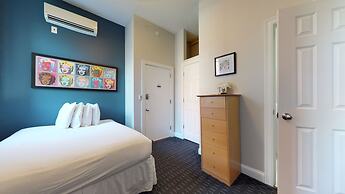 Maverick Suites at 400 Columbus Ave