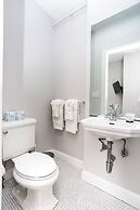 Maverick Suites at 400 Columbus Ave