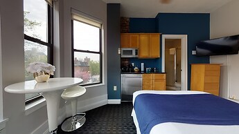 Maverick Suites at 400 Columbus Ave