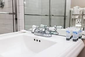 Maverick Suites at 400 Columbus Ave