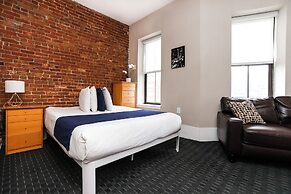 Maverick Suites at 400 Columbus Ave