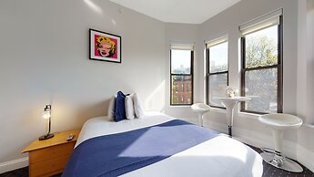 Maverick Suites at 400 Columbus Ave