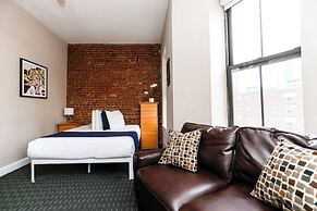 Maverick Suites at 400 Columbus Ave