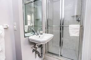 Maverick Suites at 400 Columbus Ave