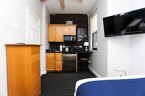 Maverick Suites at 400 Columbus Ave