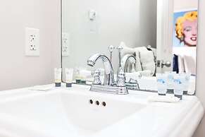 Maverick Suites at 400 Columbus Ave