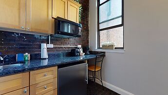 Maverick Suites at 400 Columbus Ave