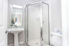 Maverick Suites at 400 Columbus Ave