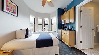 Maverick Suites at 400 Columbus Ave