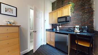 Maverick Suites at 400 Columbus Ave