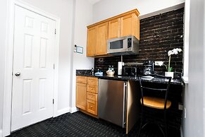 Maverick Suites at 400 Columbus Ave