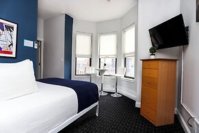 Maverick Suites at 400 Columbus Ave