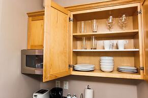 Maverick Suites at 400 Columbus Ave