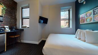 Maverick Suites at 400 Columbus Ave