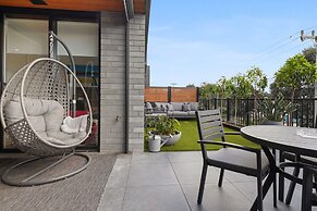 Groovy Apt Close to Onehunga Mall Centre