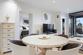 Groovy Apt Close to Onehunga Mall Centre