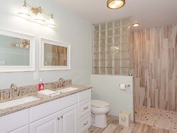 St. Charles Bay Cottage #10 -captain Jack's