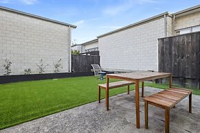 Modern 3BR Family House - Yard & Big TV