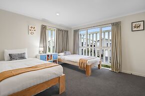 Modern 3BR Family House - Yard & Big TV