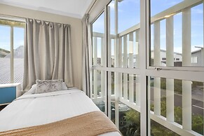 Modern 3BR Family House - Yard & Big TV