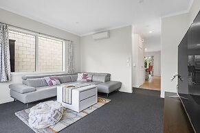 Modern 3BR Family House - Yard & Big TV