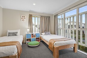 Modern 3BR Family House - Yard & Big TV