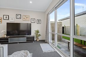 Modern 3BR Family House - Yard & Big TV