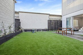 Modern 3BR Family House - Yard & Big TV