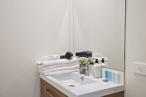 Modern 3BR Family House - Yard & Big TV