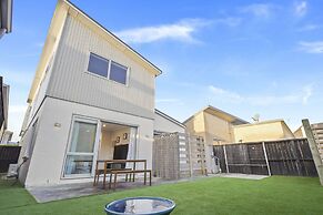 Modern 3BR Family House - Yard & Big TV