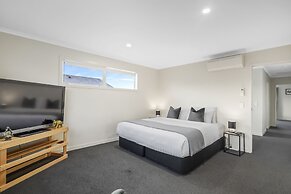 Modern 3BR Family House - Yard & Big TV