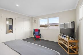 Modern 3BR Family House - Yard & Big TV