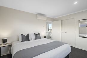 Modern 3BR Family House - Yard & Big TV