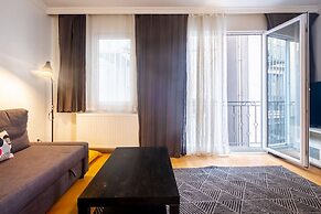 Vibrant Studio Flat Near Taksim Square